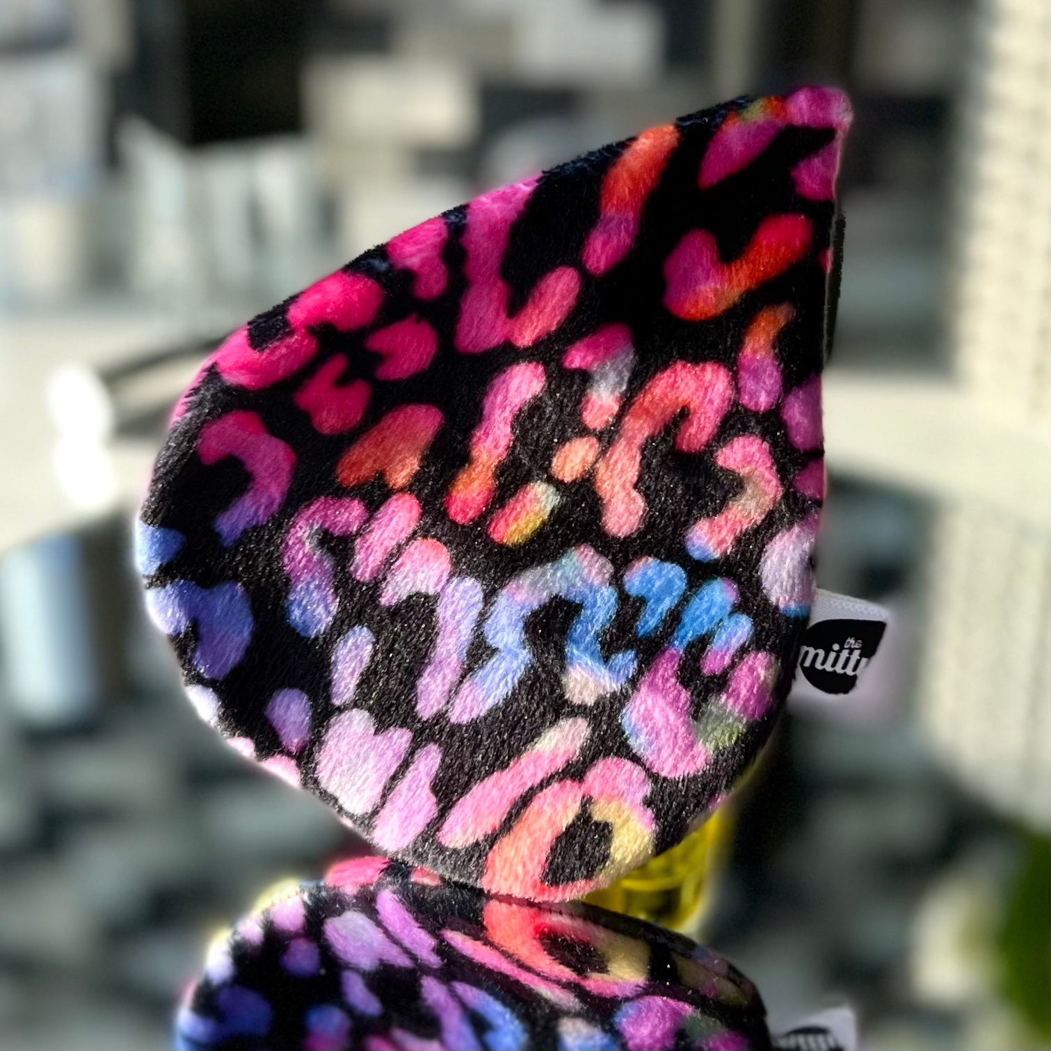 The Makeup Mitty® Ultra-Gentle Reusable Makeup Remover, 90s Print