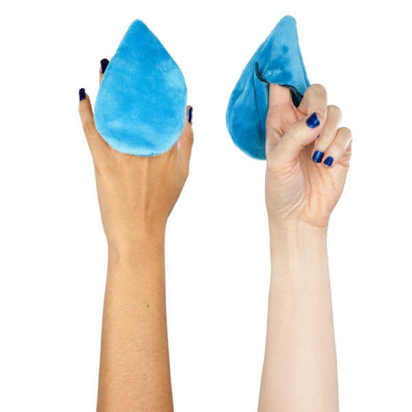 The Makeup Mitty has a rounded side for large areas and a pointed Detailer for the lash line